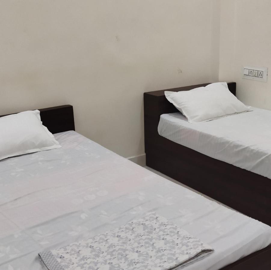 Shree Gajlaxmi Hotel Walking Distance From Mahakaleswar Ujjain Exterior photo